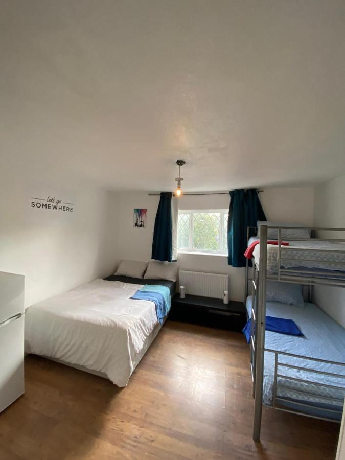 Gazde/Camere de închiriat Private In *