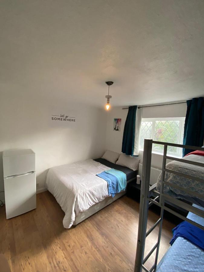 Private In Gazde/Camere de închiriat *